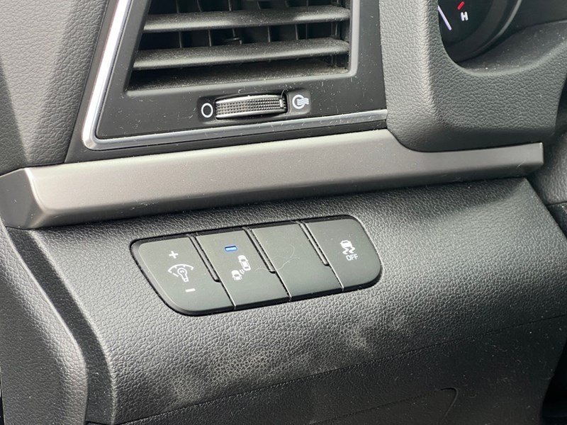 2018 Hyundai Elantra GLS Auto - Low Mileage - Clean CarFax