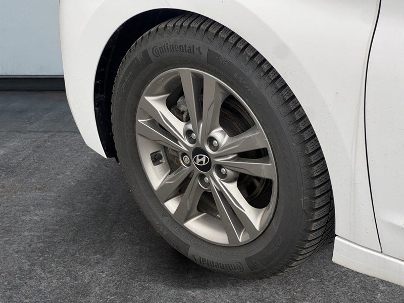 2018 Hyundai Elantra GLS Auto - Low Mileage - Clean CarFax