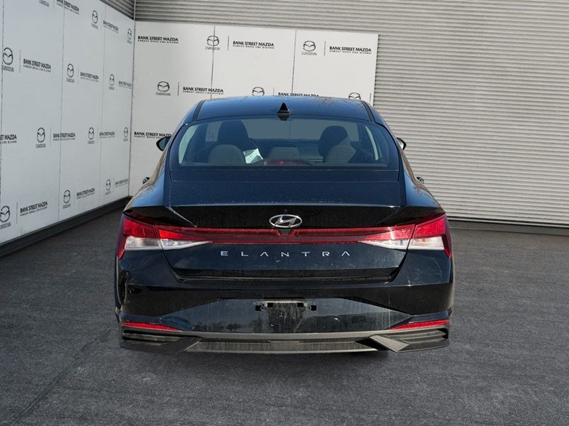 2022 Hyundai Elantra Preferred IVT