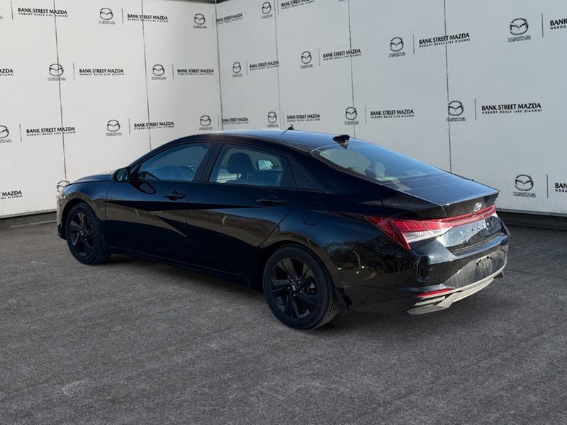 2022 Hyundai Elantra Preferred IVT