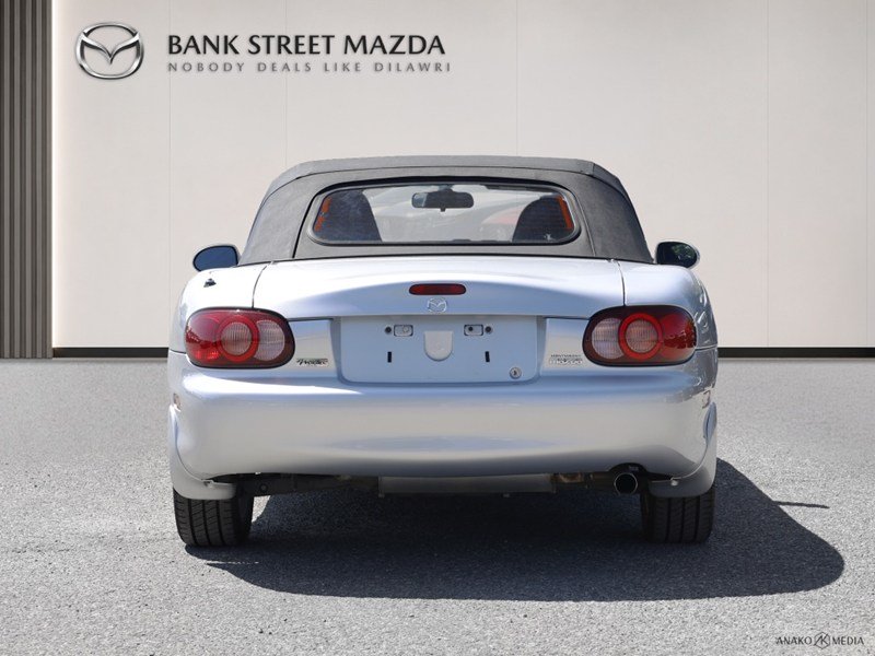 2002 Mazda MX-5 Miata Auto - Inc. 2 Year / 40,000 KM Powertrain Warranty