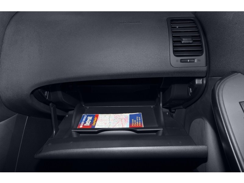 2010 Nissan Altima 2dr Cpe I4 CVT 2.5 S Interior Shot 4