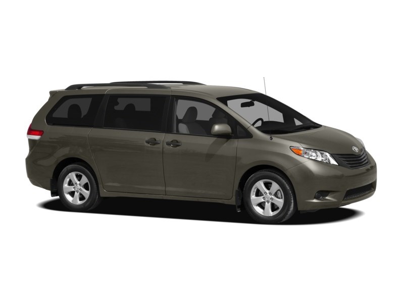 2012 Toyota Sienna 5dr V6 LE 8-Pass FWD Exterior Shot 9
