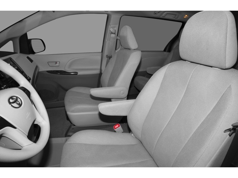 2012 Toyota Sienna 5dr V6 LE 8-Pass FWD Interior Shot 5