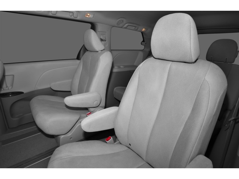 2012 Toyota Sienna 5dr V6 LE 8-Pass FWD Interior Shot 6