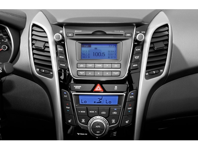 2014 Hyundai Elantra GT 5dr HB Man GLS Interior Shot 2