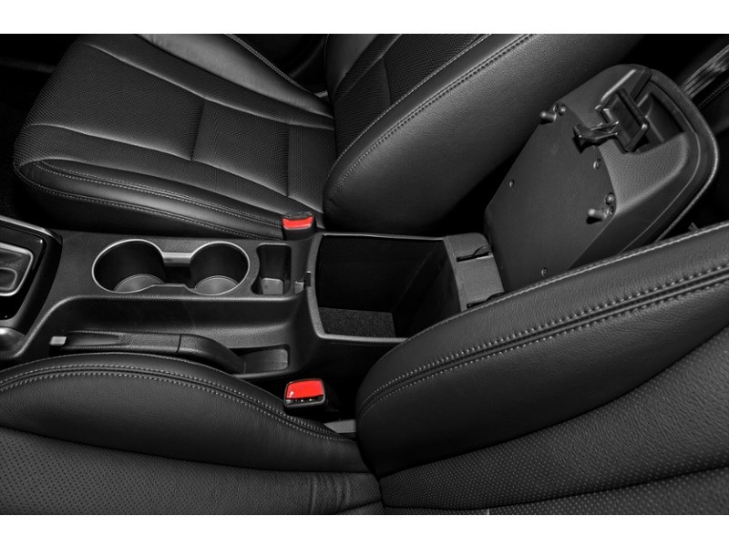 2013 Hyundai Elantra GT 5dr HB Man GLS Interior Shot 8
