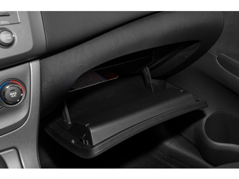 2014 Nissan Sentra 4dr Sdn CVT S Interior Shot 4