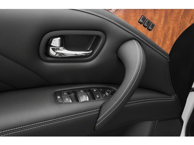 2016 INFINITI QX80 4WD 4dr 7-Passenger Exterior Shot 14