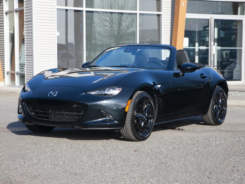 Ottawa's 2023 Mazda MX-5 GS (M6) New Model Vehicle Information