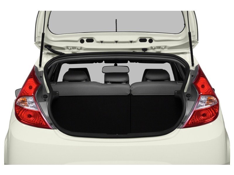 2014 Hyundai Accent 5dr HB Auto GLS Exterior Shot 4