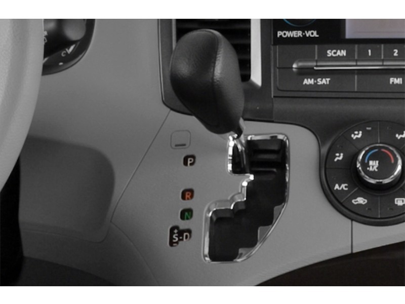 2014 Toyota Sienna 5dr LE 8-Pass FWD Exterior Shot 9