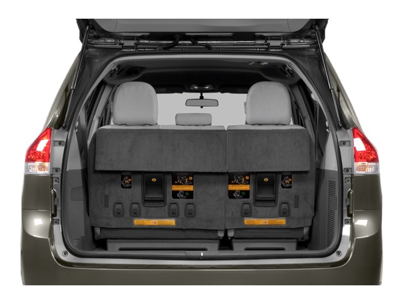2014 Toyota Sienna 5dr LE 8-Pass FWD Exterior Shot 4