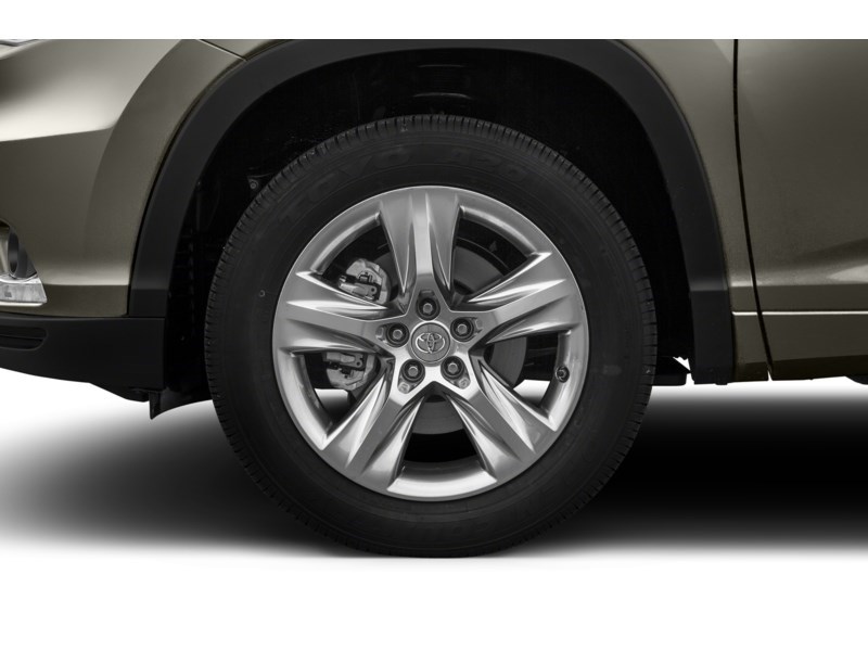 2015 Toyota Highlander AWD 4dr LE Exterior Shot 5
