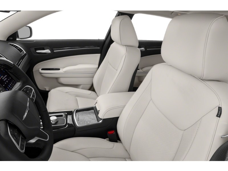 2018 Chrysler 300 300 Limited AWD Interior Shot 4