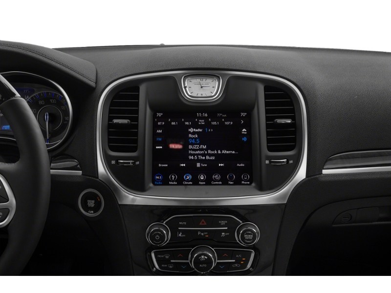 2018 Chrysler 300 300 Limited AWD Interior Shot 2