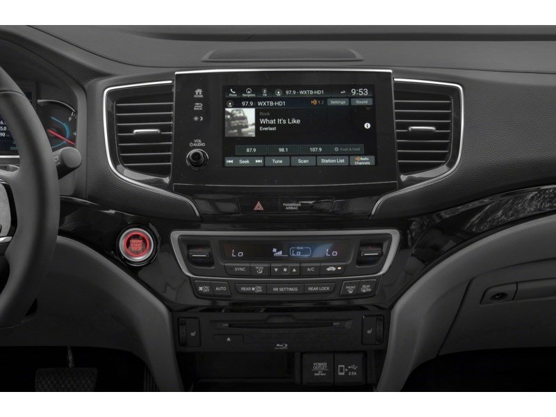 2021 Honda Pilot Touring 7-Passenger AWD Interior Shot 2