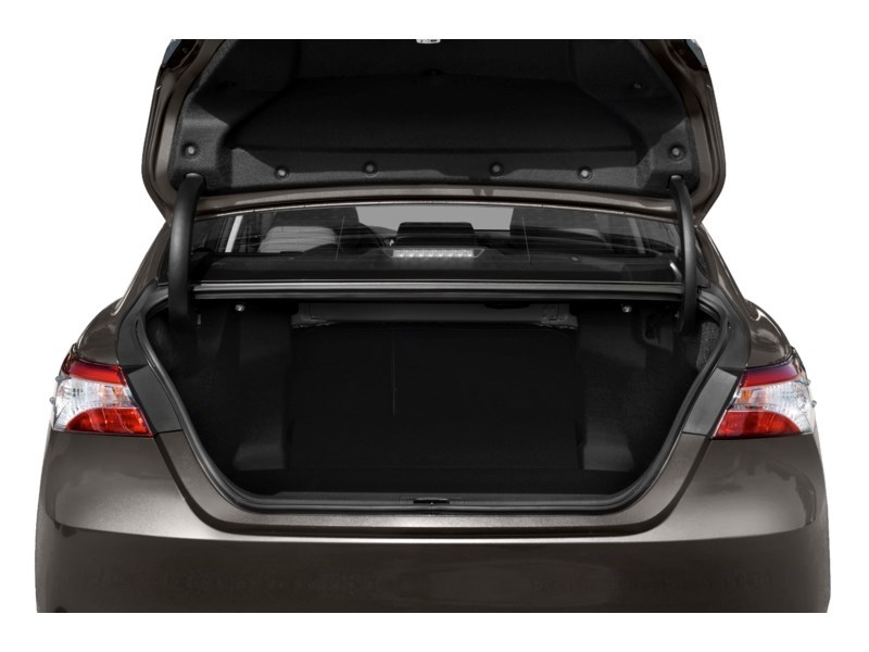 2018 Toyota Camry Hybrid LE Auto Exterior Shot 4