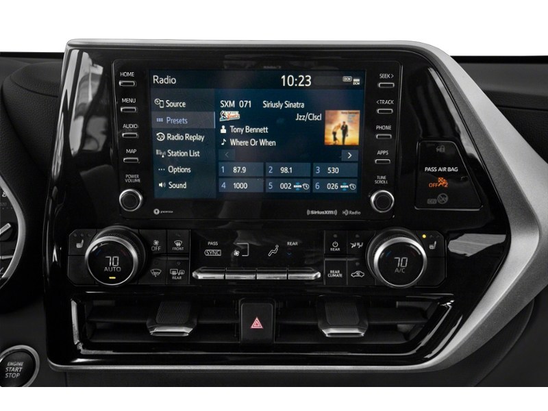2021 Toyota Highlander XLE AWD Interior Shot 2
