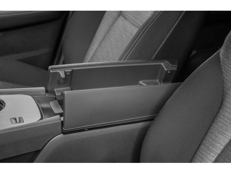 2021 Nissan Rogue AWD SV Interior Shot 7
