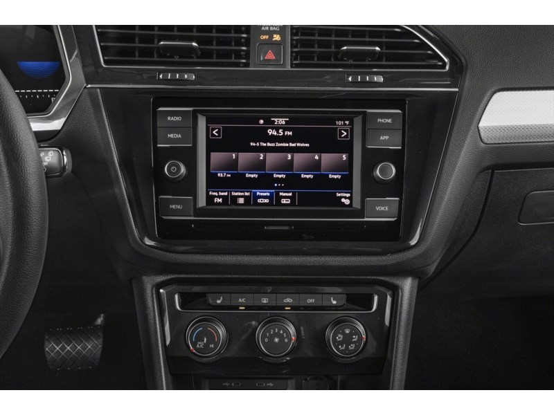 2022 Volkswagen Tiguan Trendline 4MOTION Interior Shot 2