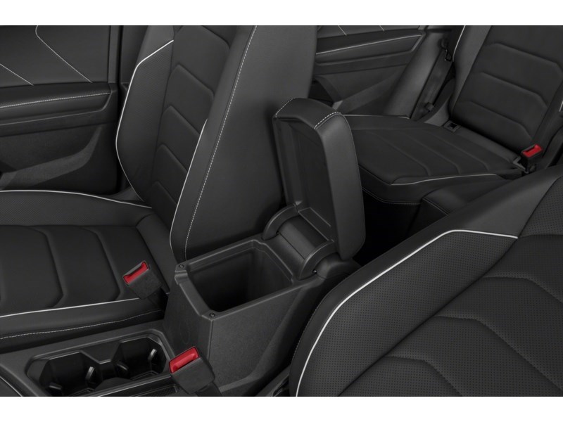 2022 Volkswagen Tiguan Highline R-Line 4MOTION Interior Shot 7